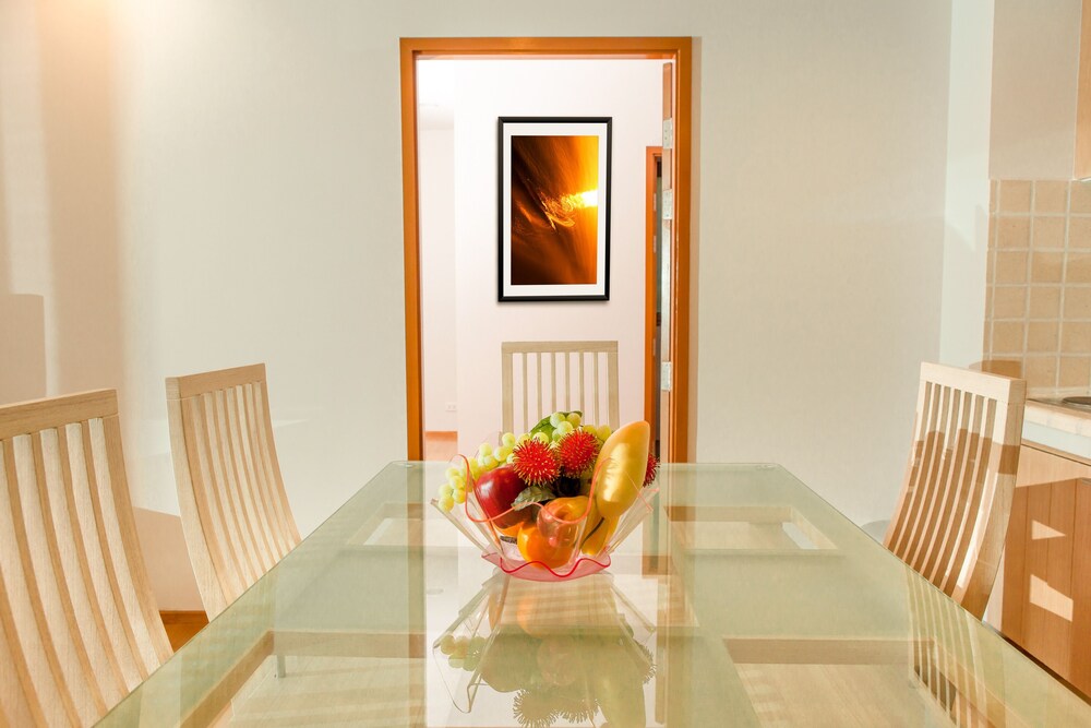 2 Bedrooms Apartment - Unit 7105 - In-Room Dining
