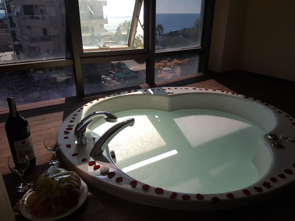 분사식 욕조