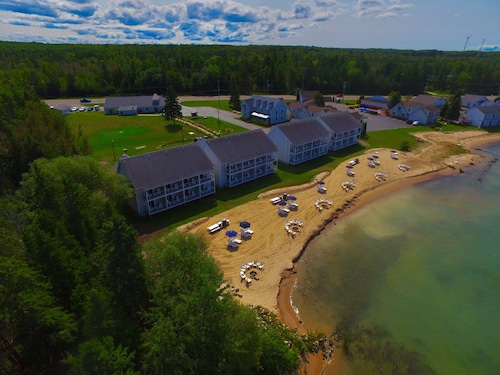 Clearwater Lakeshore Motel