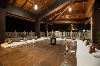 Hotel Lounge
