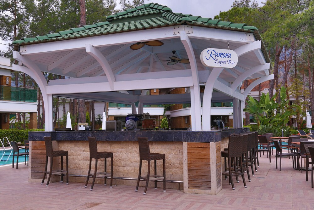 Poolside Bar
