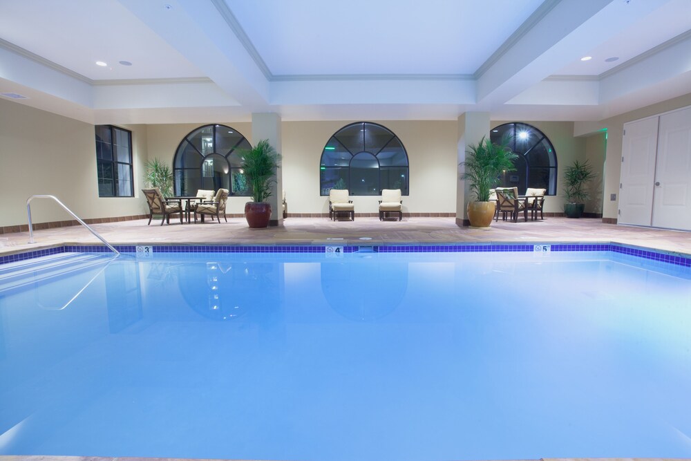 Indoor pool, Woolley's Classic Suites Denver Airport