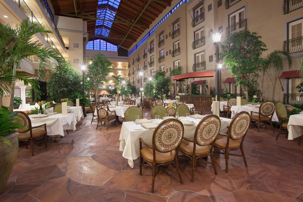 Restaurant, Woolley's Classic Suites Denver Airport