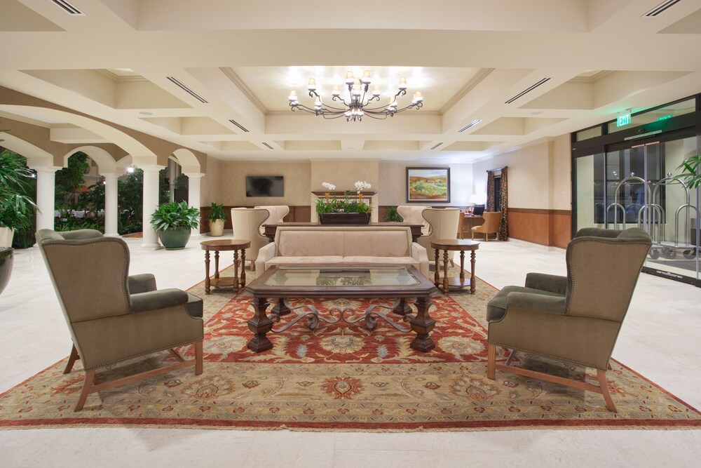 Lobby sitting area, Woolley's Classic Suites Denver Airport