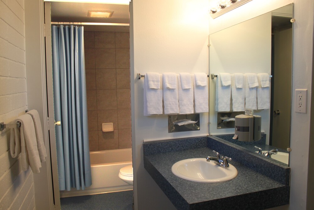 Deluxe Double Room, 2 Double Beds, Kitchenette - Bathroom