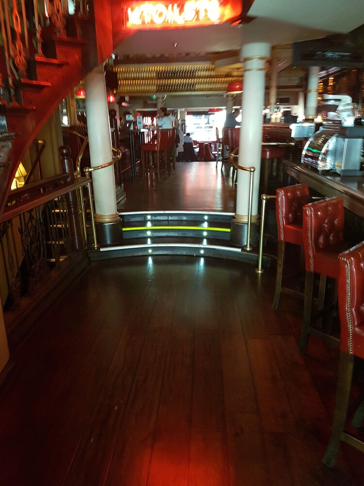Hotel Bar