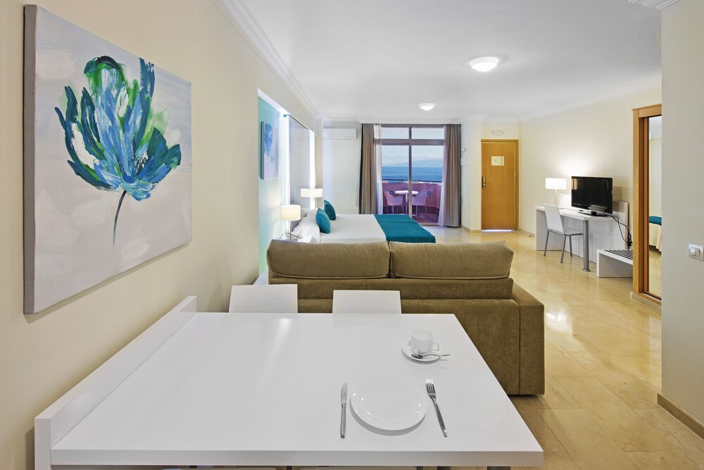 Studio (3 Adults) - Guestroom