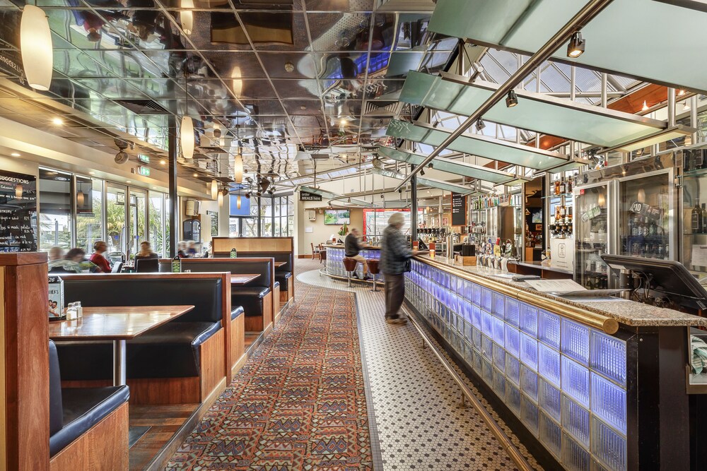 Hotel Bar