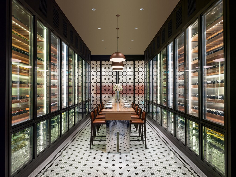 Hotel Bar