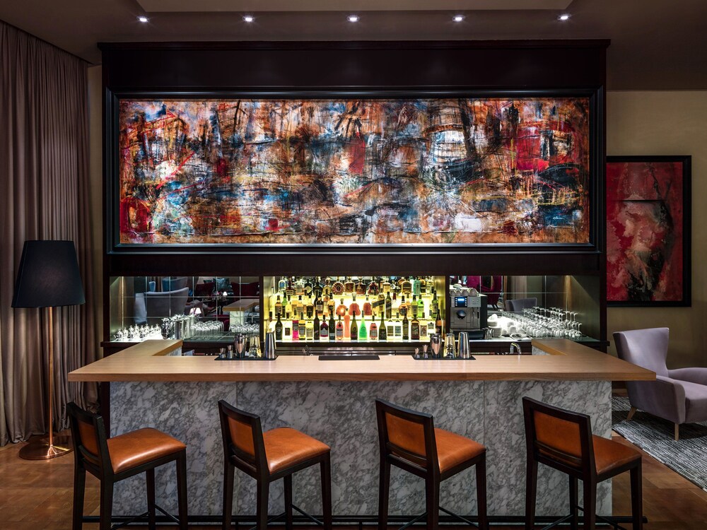 Hotel Bar