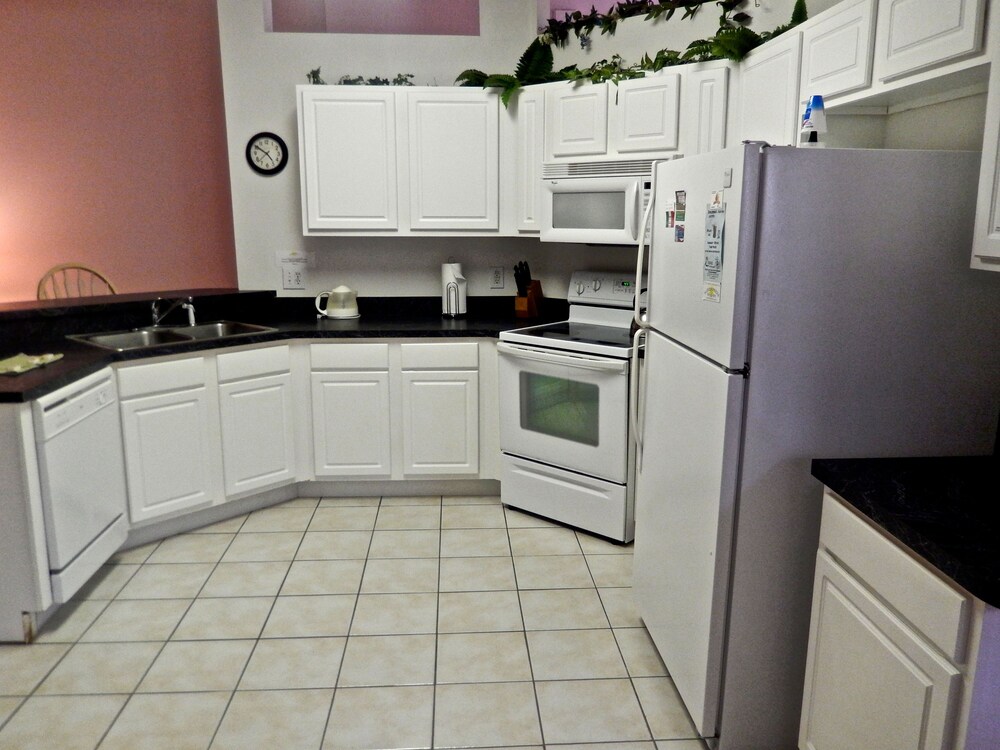 객실 (4 Bedroom Standard Pool Home)
