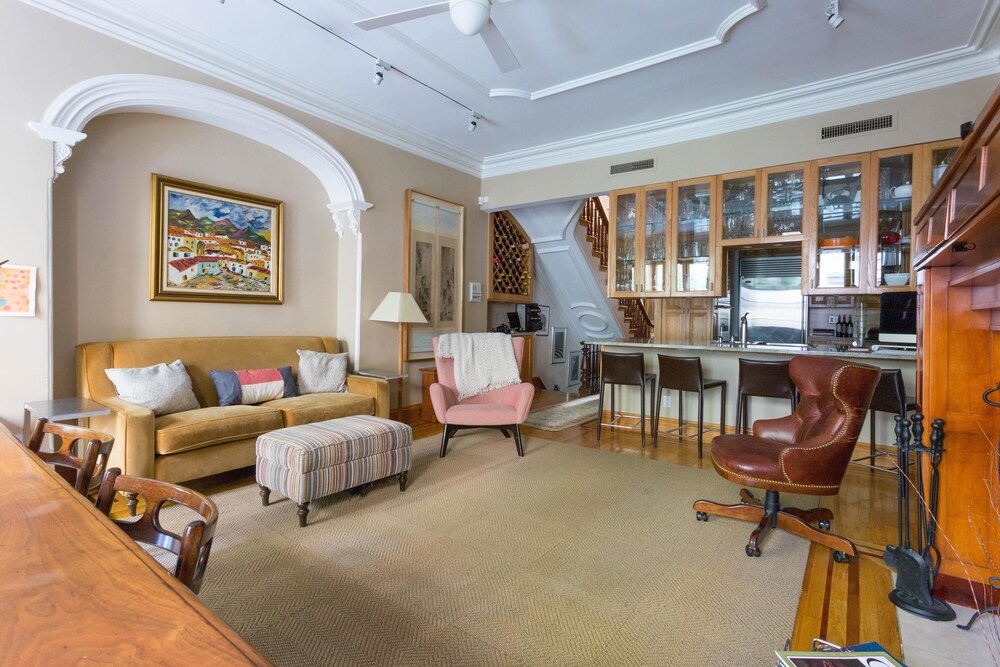 거실 (아파트, 침실 4개 (West 22nd Townhouse))