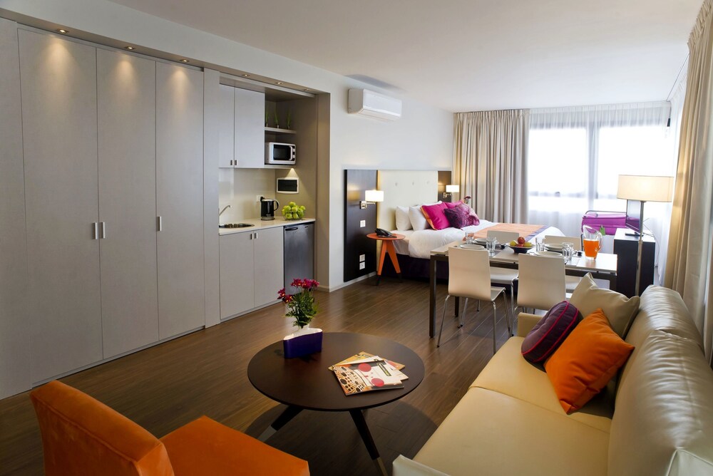 Habitación: Estudio superior