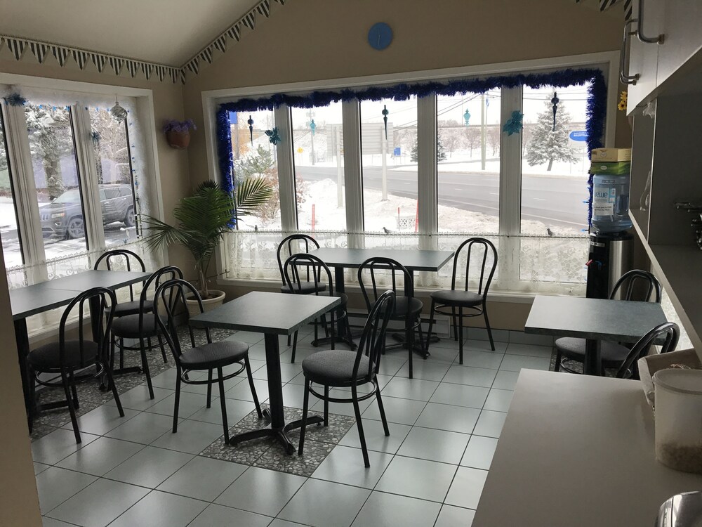 Food Court