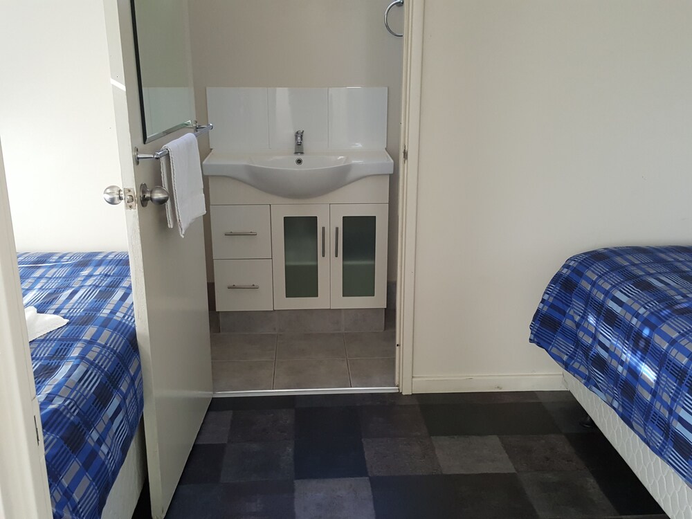 Basic Cabin, 1 Bedroom - Bathroom