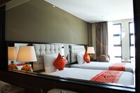 Senior Twin Room, 1 Bedroom, Bathtub, City View