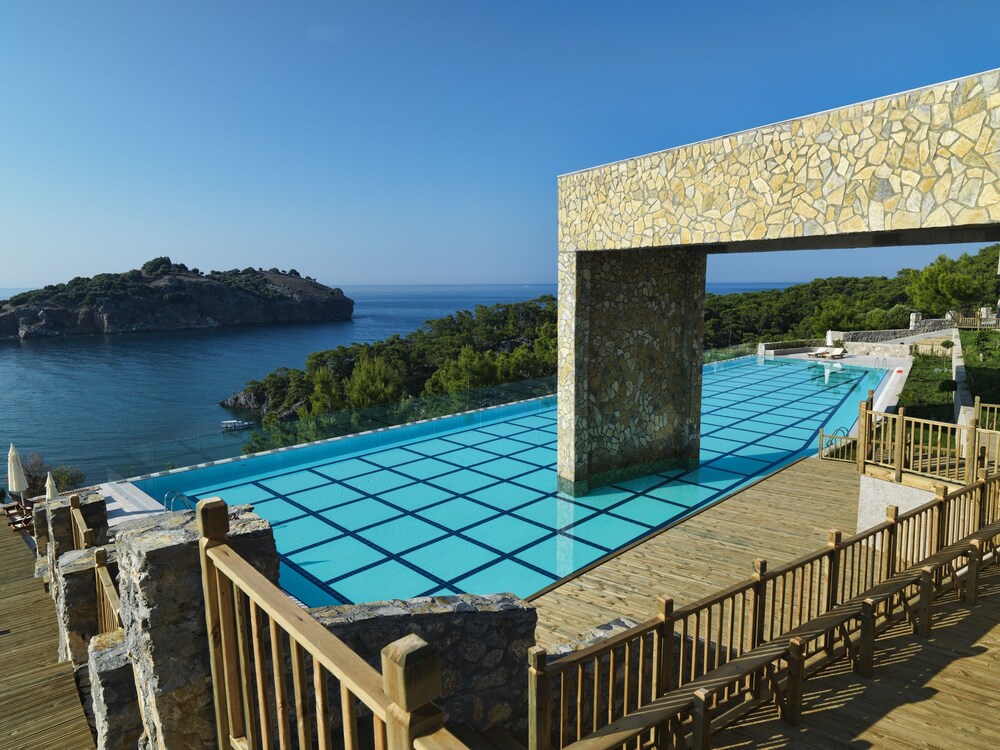 Infinity-Pool