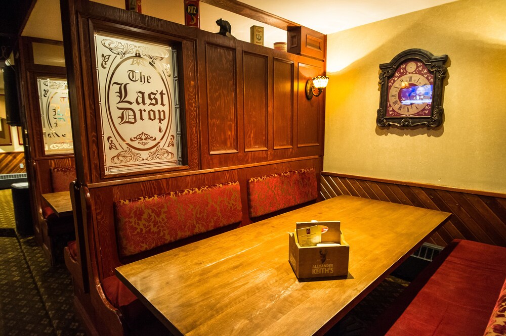 Hotel Bar