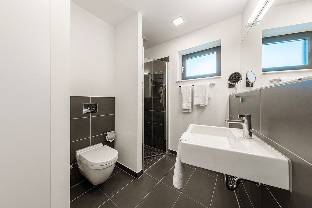 Apartment, Balcony (AA) - Bathroom