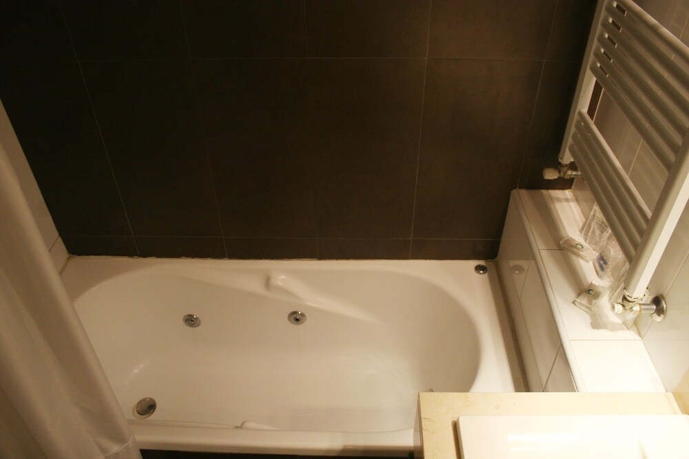 Jetted Tub