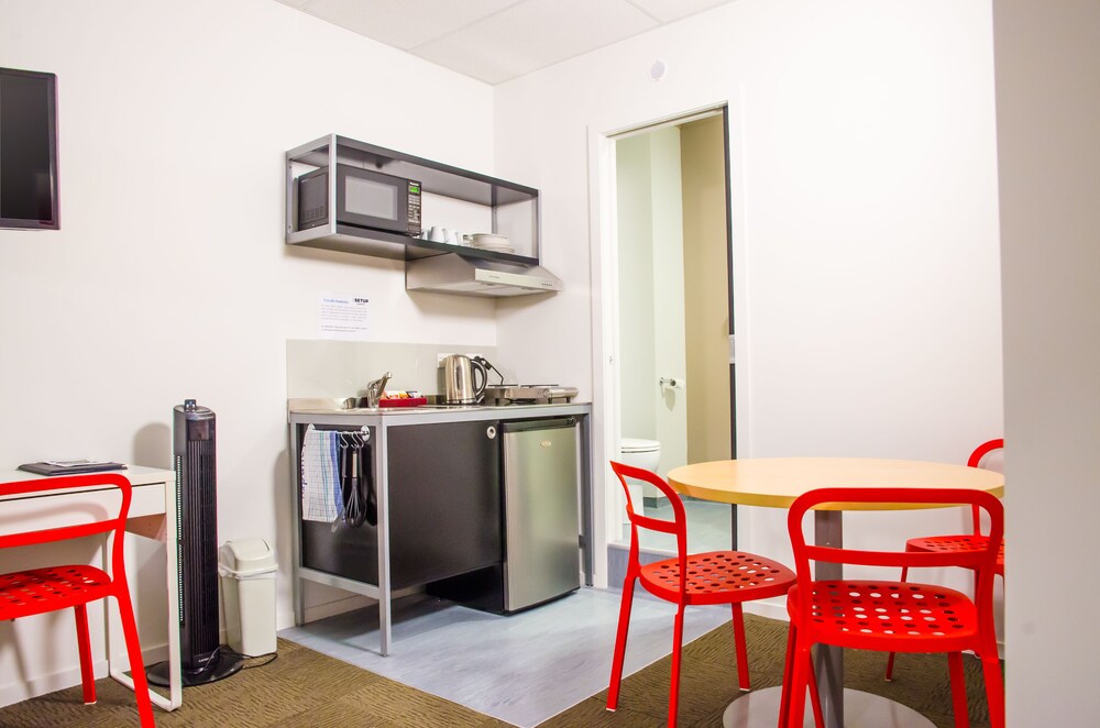 Twin Queen Studio - Private Kitchenette