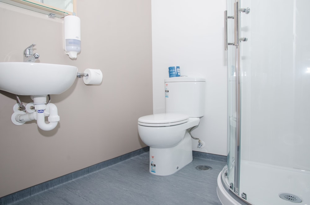 Studio - Bathroom