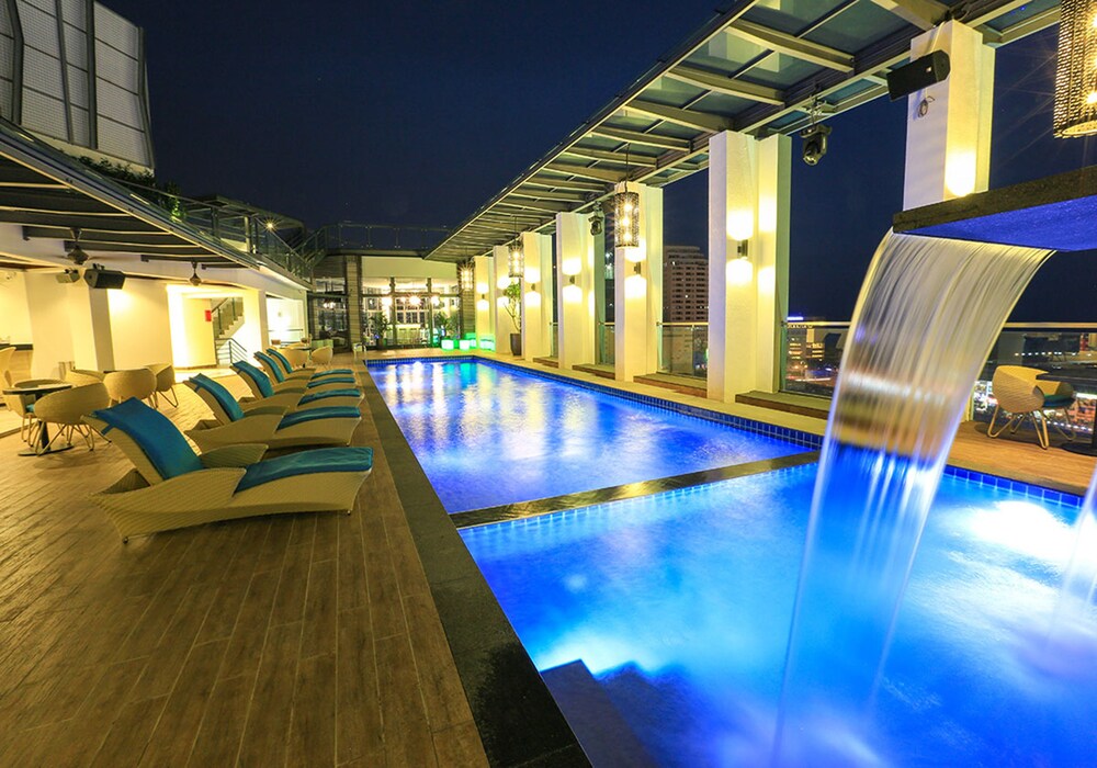 Rooftop Pool