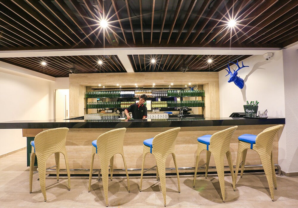 Poolside Bar