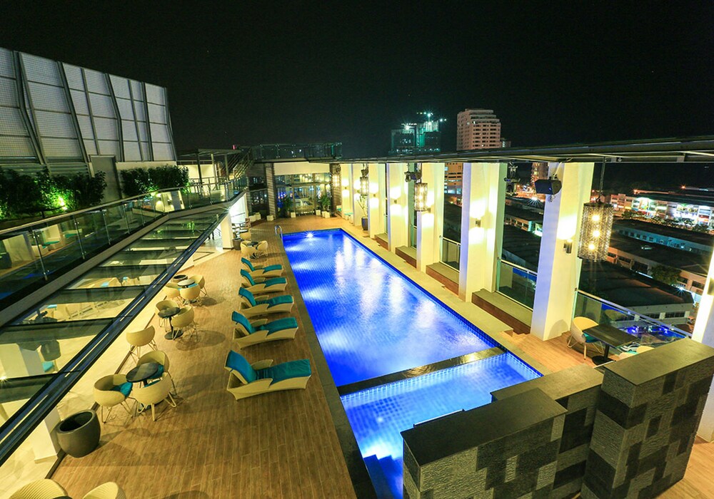 Rooftop Pool