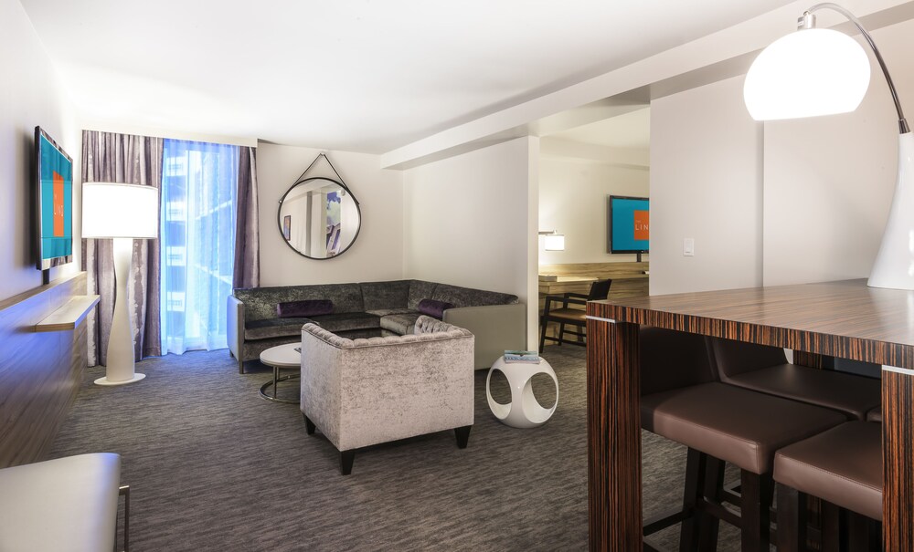 Room, The LINQ Hotel + Experience