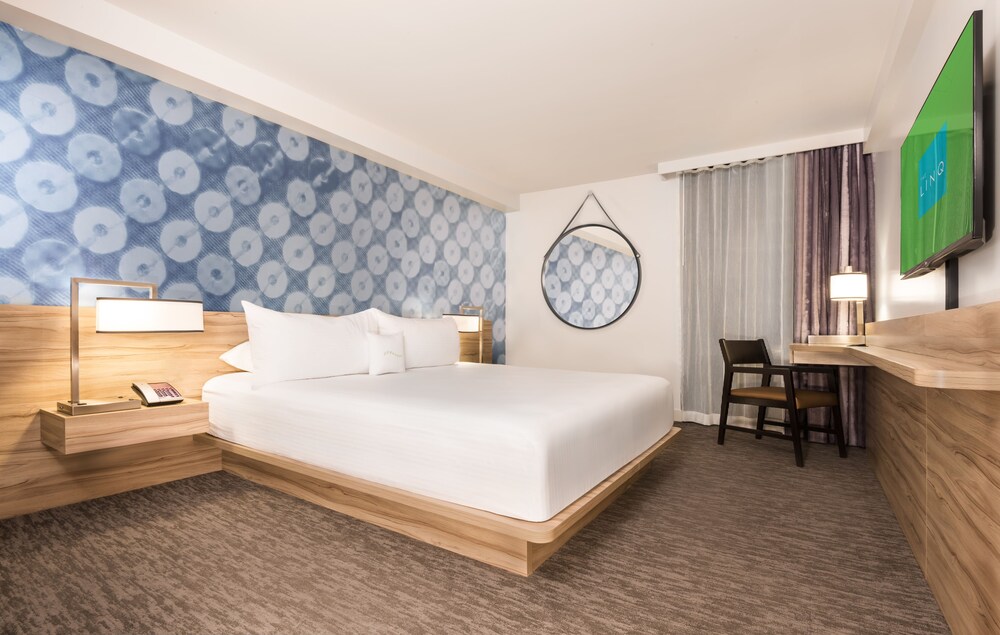 Room, The LINQ Hotel + Experience