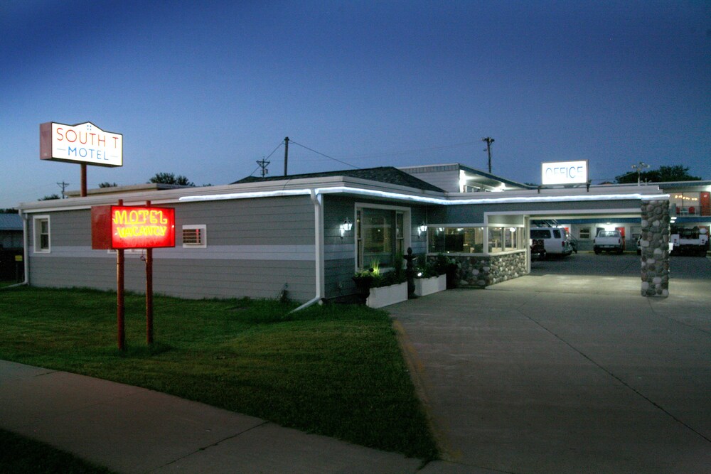Hotel Front - Evening/Night