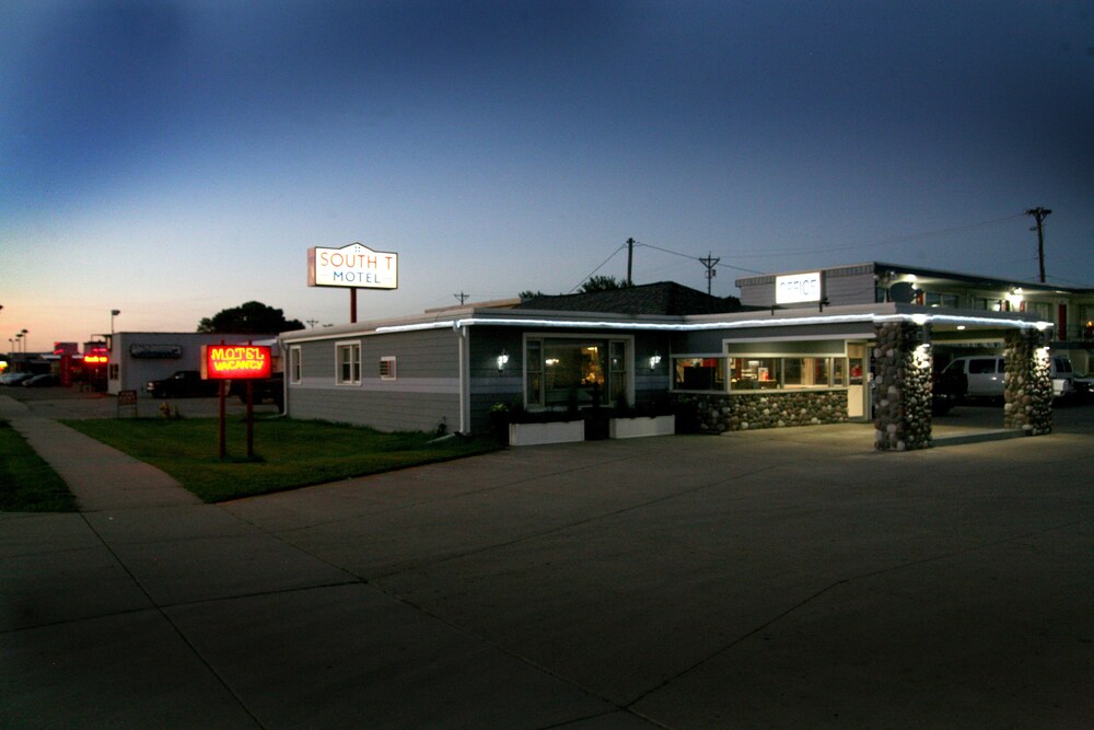 Hotel Front - Evening/Night