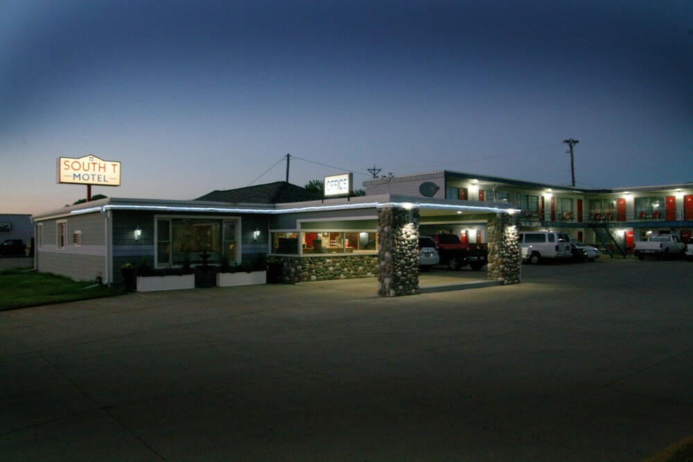 Hotel Front - Evening/Night