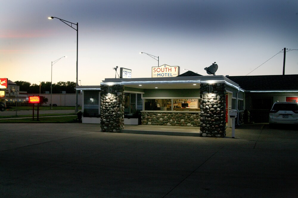 Hotel Front - Evening/Night