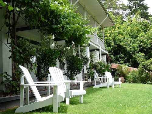 Brentwood B&B Apartments
