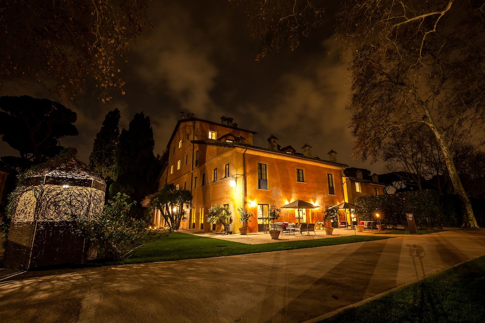Facciata hotel (sera/notte)
