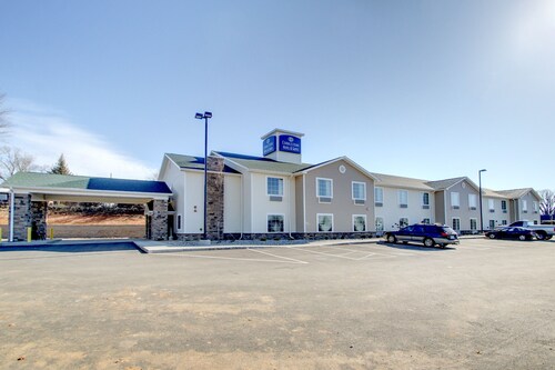 Cobblestone Hotel & Suites - Salem