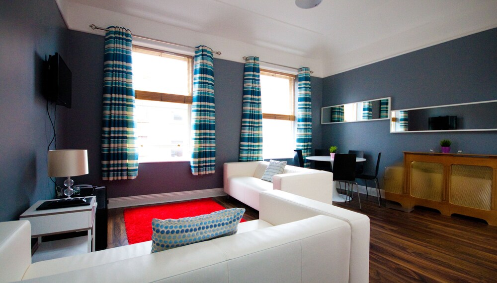 Apartment, 3 Bedrooms - Living Area