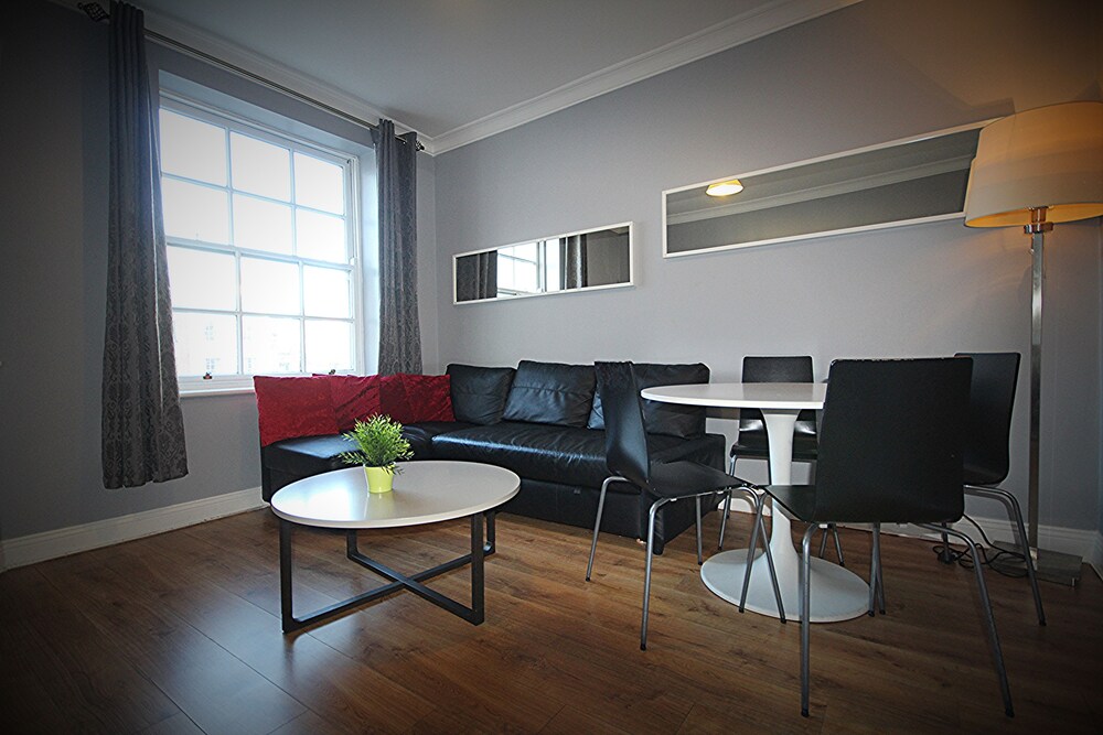 Apartment, 2 Bedrooms (4 people) - Living Room