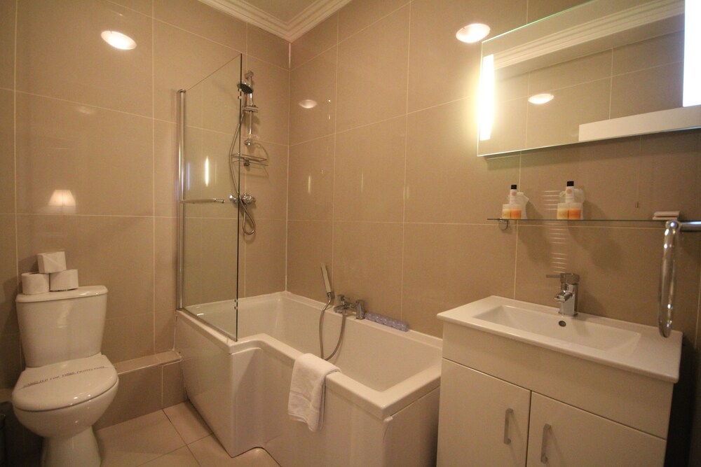 Apartment (2 Adults) - Bathroom