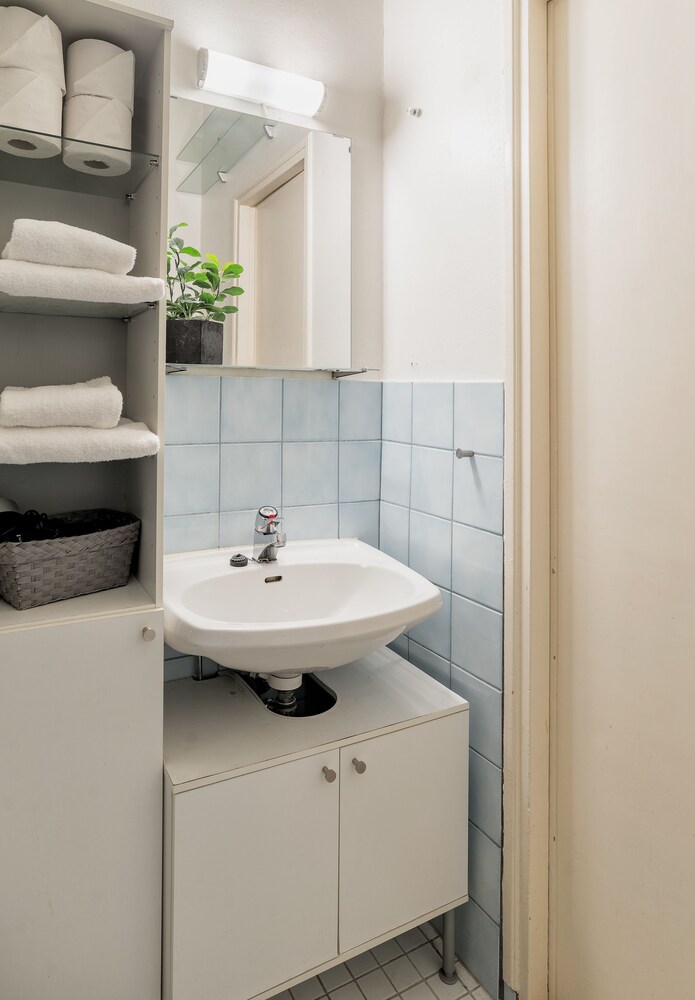 One Bedroom Apartment - Sornaisten Rantatie 4 - Bathroom
