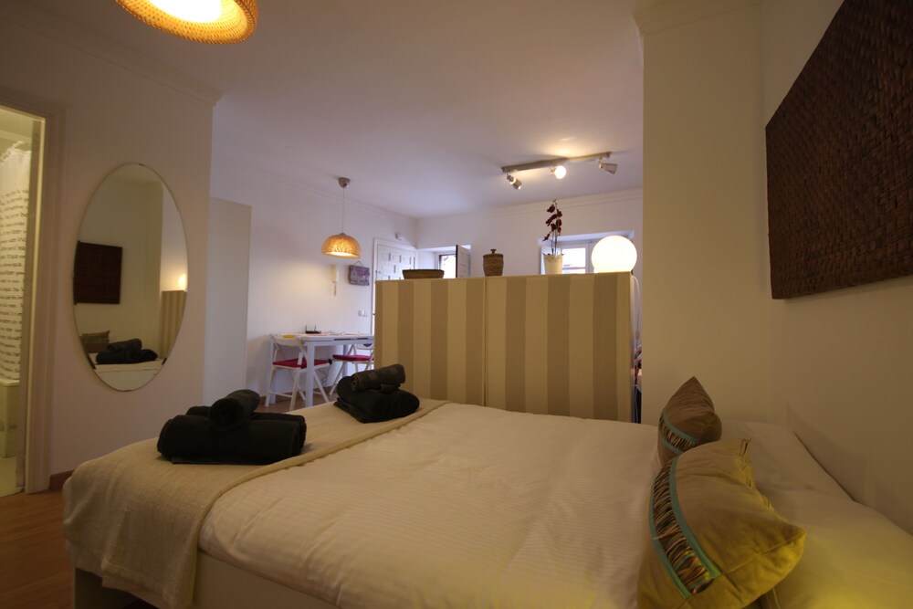 Habitación: Estudio, terraza (Calle Cisneros 7)