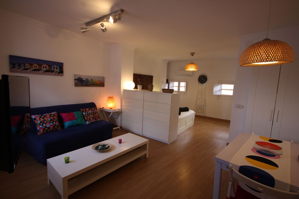 Área común: Estudio, terraza (Calle Cisneros 7)