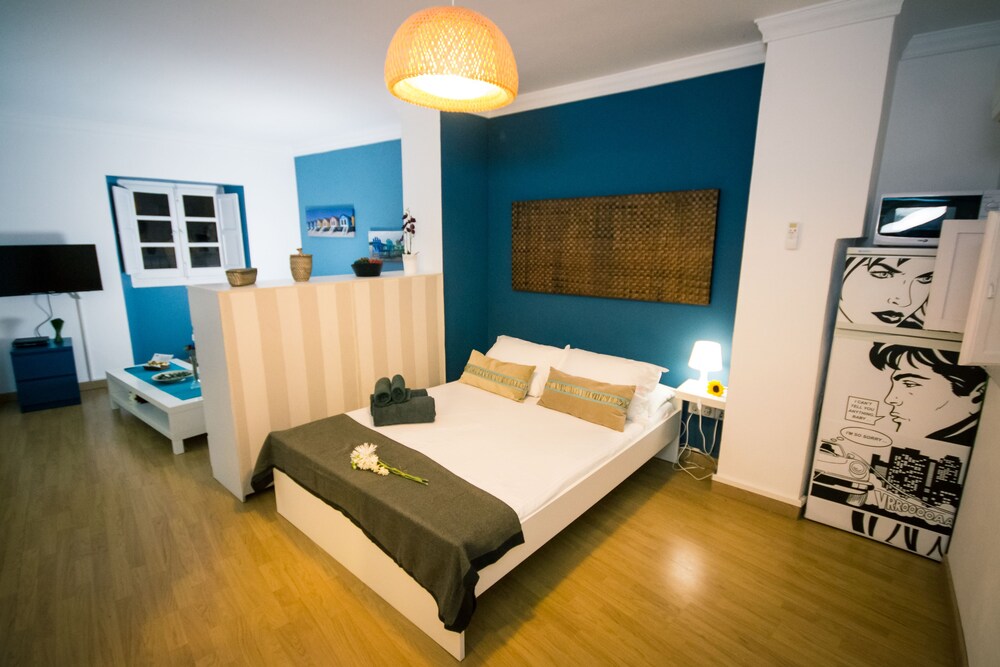 Habitación: Estudio, terraza (Calle Cisneros 7)