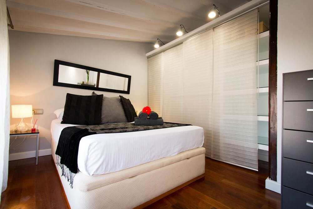 Habitación: Estudio (calle Cinco Bolas)