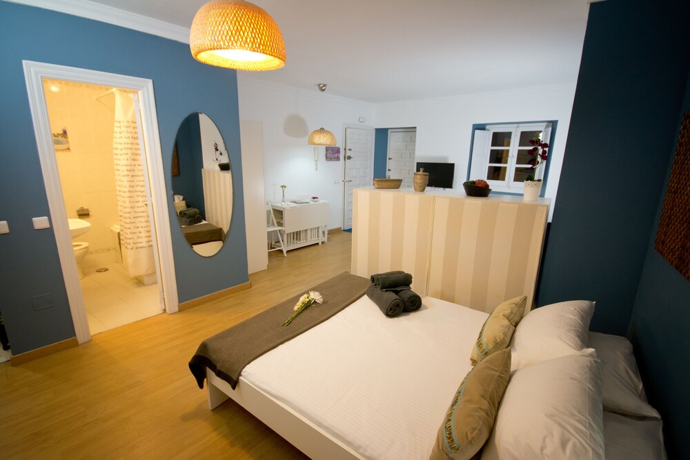 Habitación: Estudio, terraza (Calle Cisneros 7)