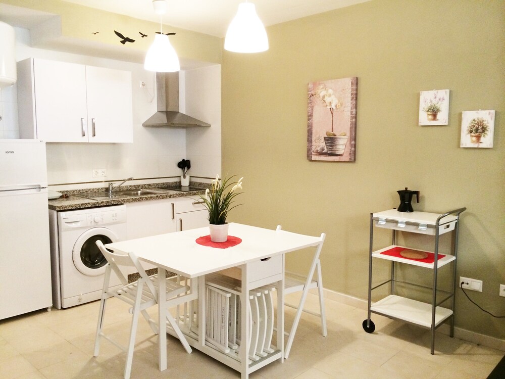 Servicio de comidas en la habitación: Estudio económico (Calle Juan de Mena 7)