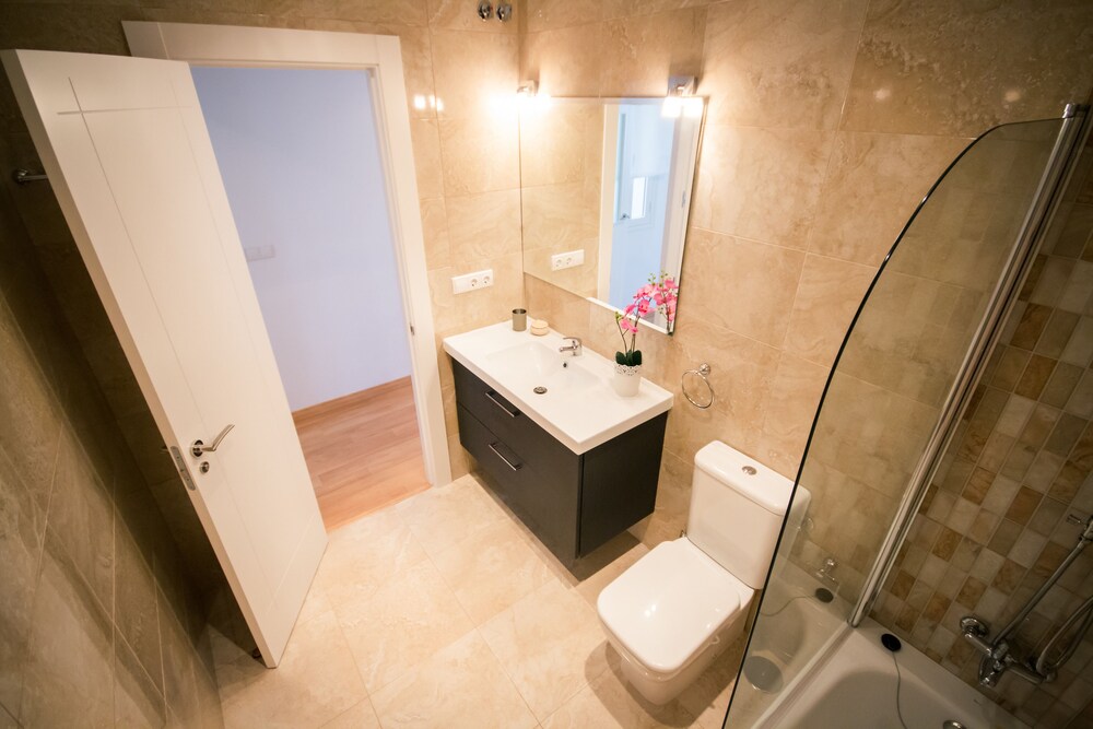 Cuarto de baño: Apartamento, 3 habitaciones, vistas al mar (Min.30 years old) Muelle Heredia)
