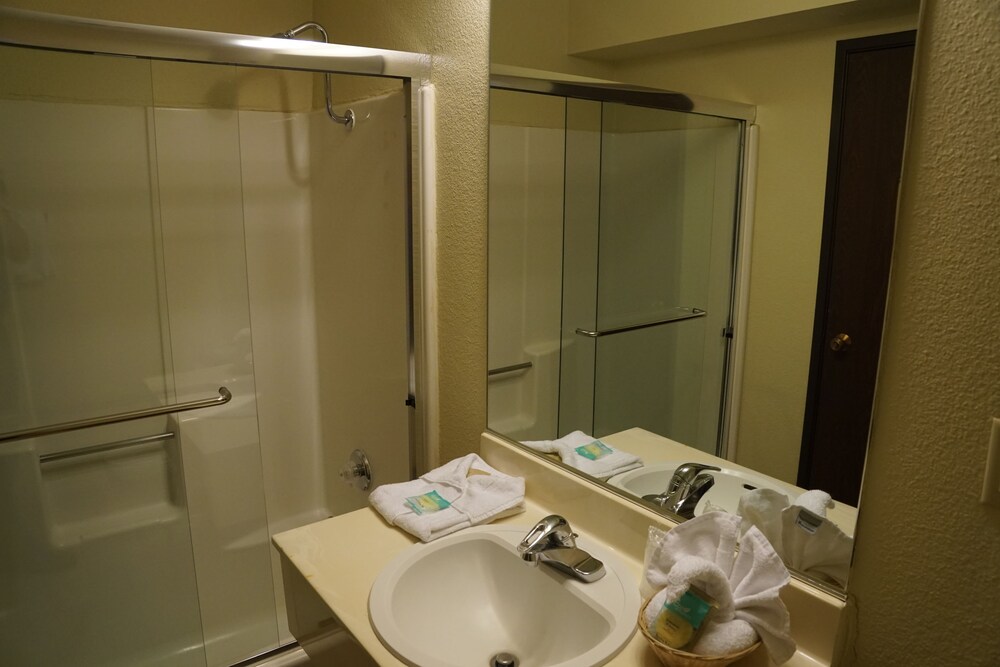 Bathroom, Railroad Pass Hotel & Casino